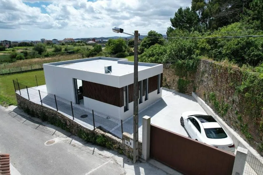 Parking privado de A Casiña de Cris, casa rural en Boiro (Rías Baixas)